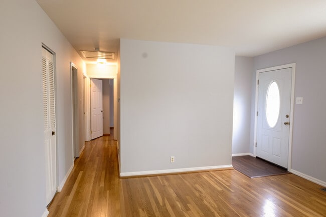 Building Photo - 12160 Bennington Pl