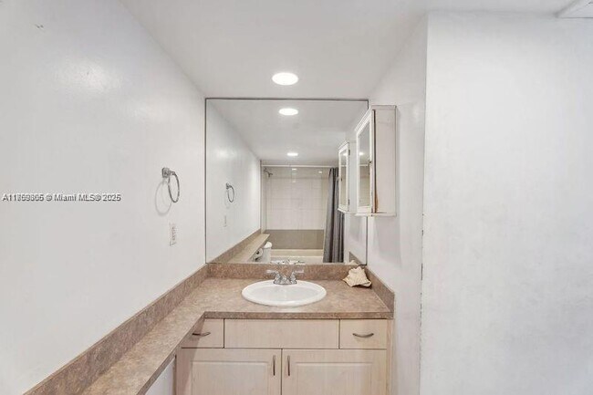 Building Photo - 5600 Collins Ave