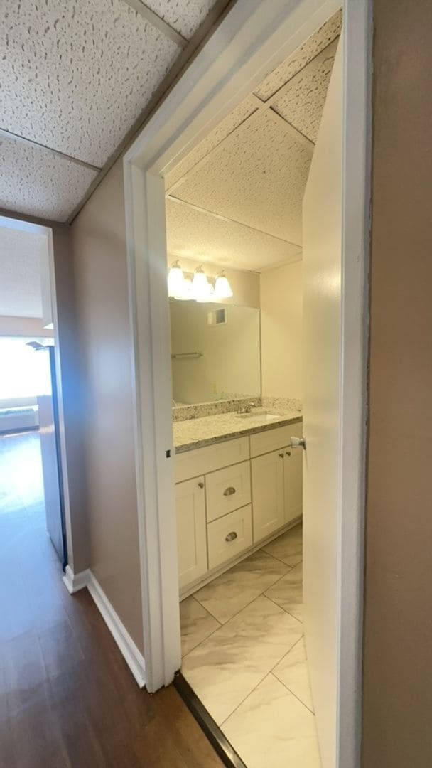 Building Photo - STUDIO UNIT #621 Available NOW!!