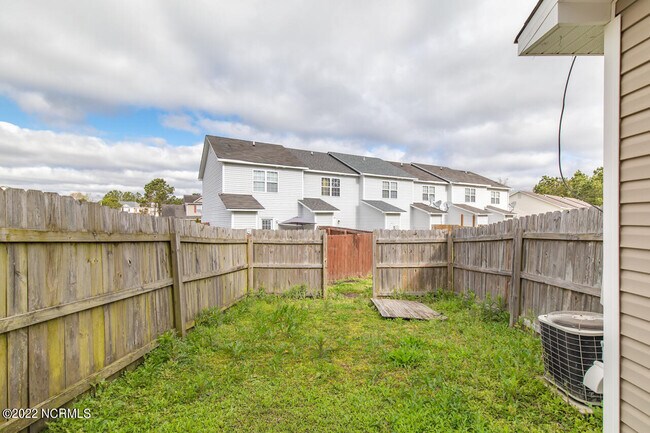 Building Photo - 103 Woodlake Ct