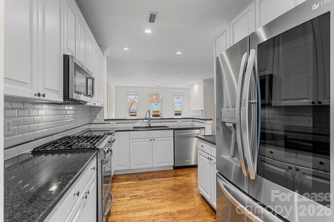 Building Photo - 1192 Hampton Gardens Ln