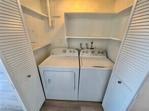 Building Photo - 1424 Santa Anita Dr