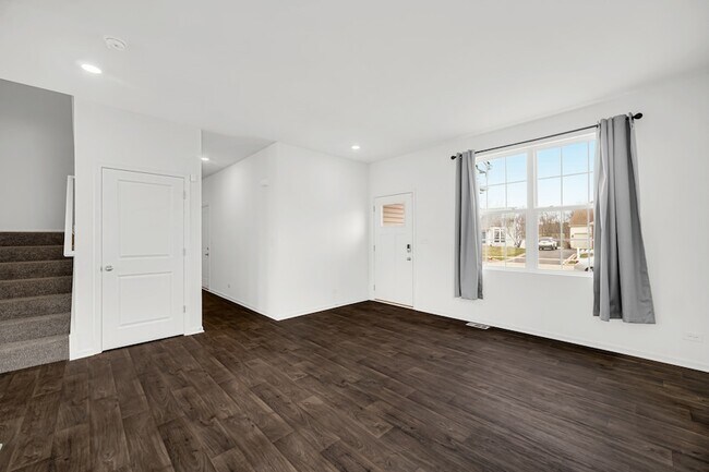 Building Photo - 2155 Greenview Dr