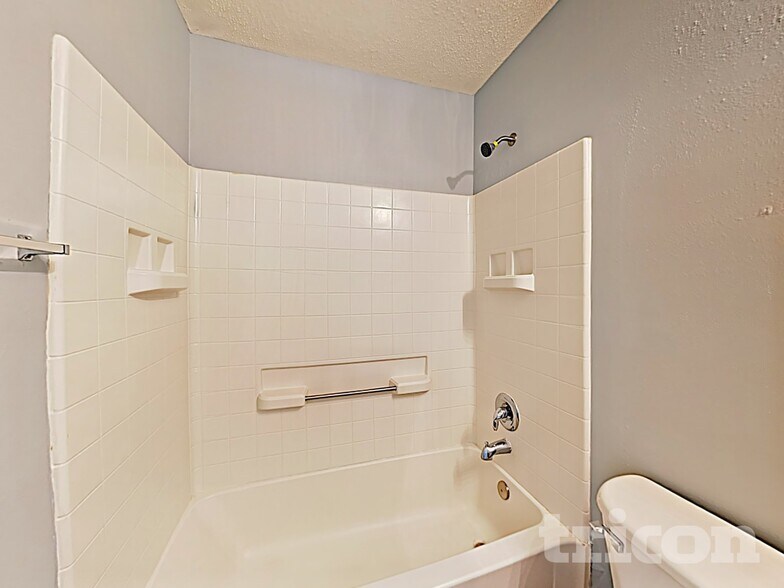 Building Photo - 208 E Waverly Pl Ct