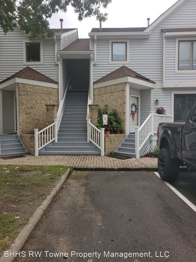 2 br, 2.5 bath House 107 Harbor Watch Drive 107 Harbor Watch Drive