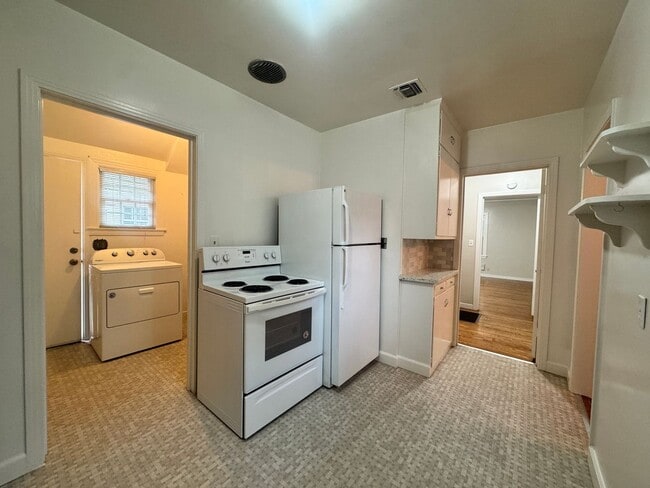 Building Photo - 2933 14th St