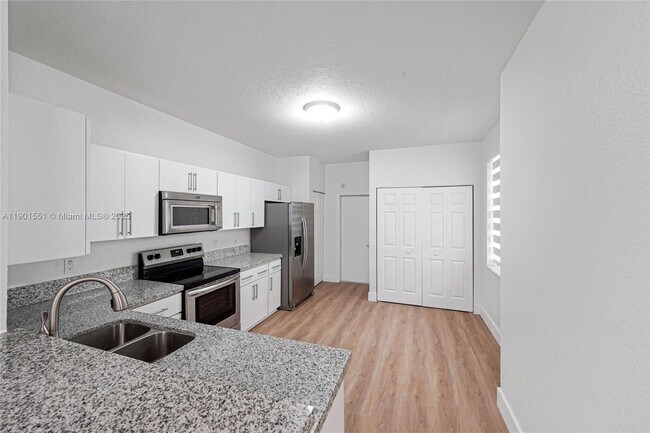 Building Photo - 2267 Cordoba Bend