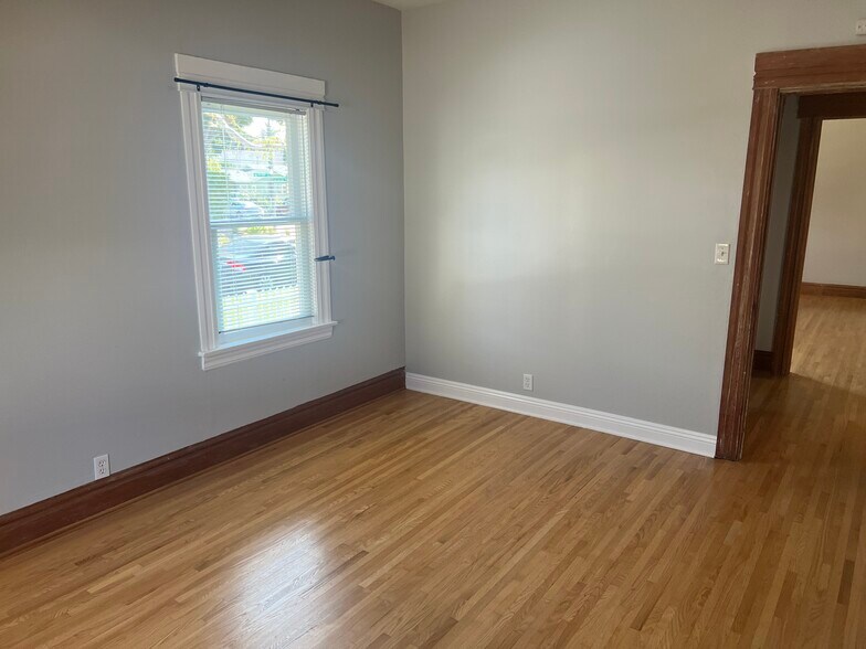 Building Photo - 4190 Lincoln Ave