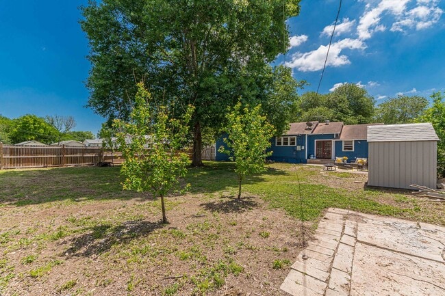 Building Photo - 409 Aero Ave