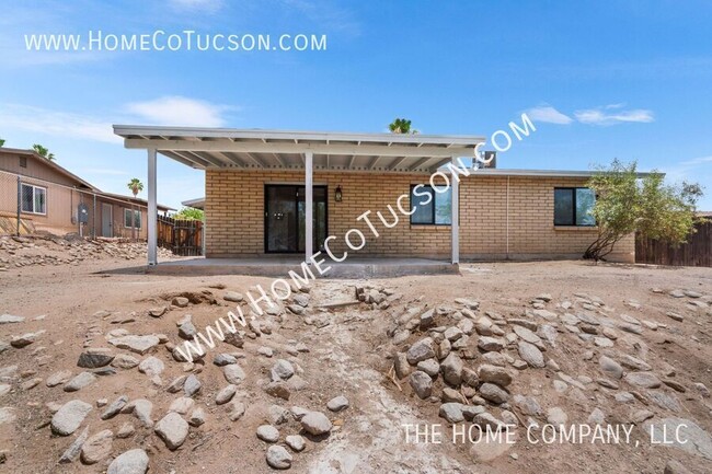 Building Photo - 7441 N Gilbert Pl