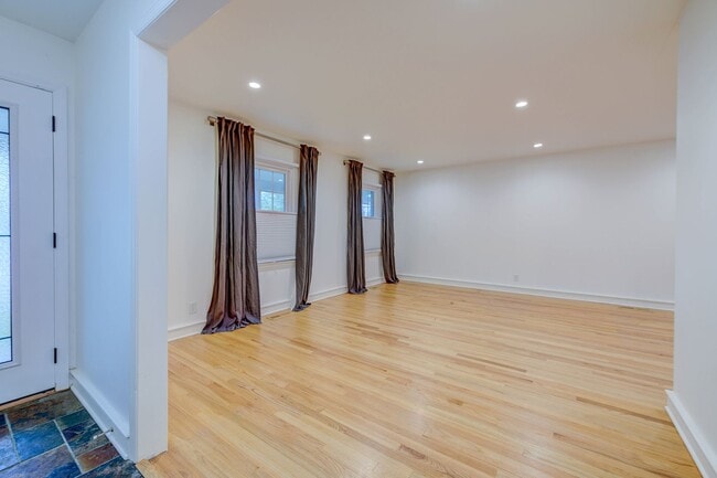 Building Photo - 10602 Tioga Ct