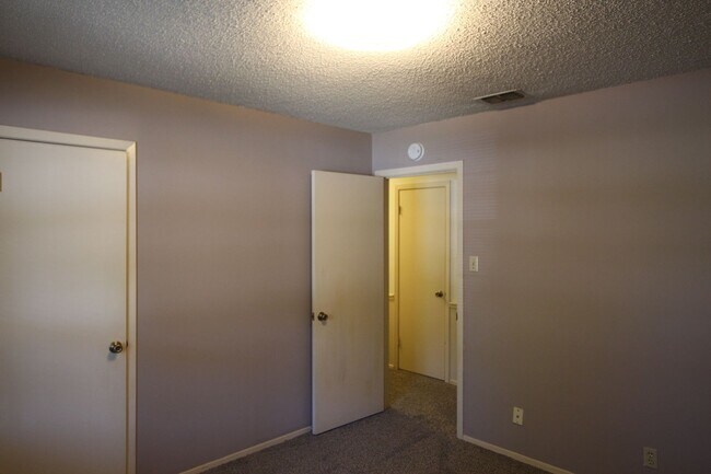 Building Photo - 1536 Crockett Dr