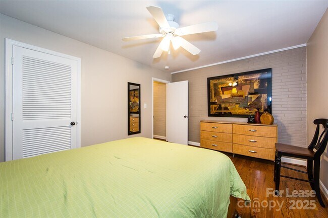 Building Photo - 400 Queens Rd