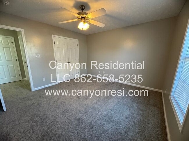 Building Photo - 105 Scaley Bark Dr