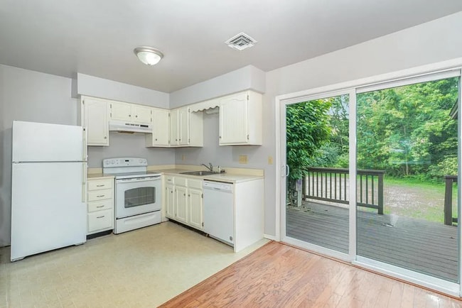 Building Photo - This charming house offers a cozy and comfortable living space.