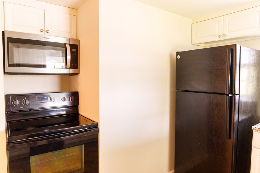 Building Photo - 116 America St