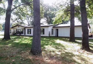Building Photo - 3 Br Home Available in Nice Neighborhood J...