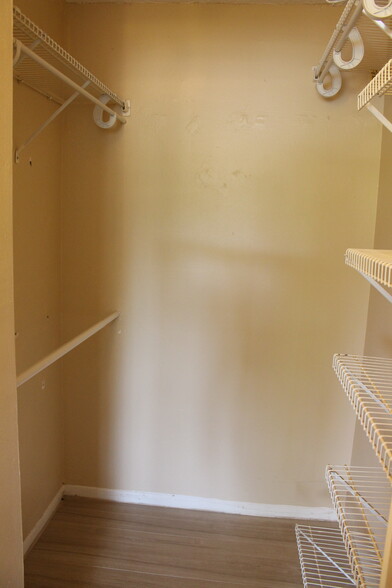 spacious washer/dryer - 3192 Bird Ave