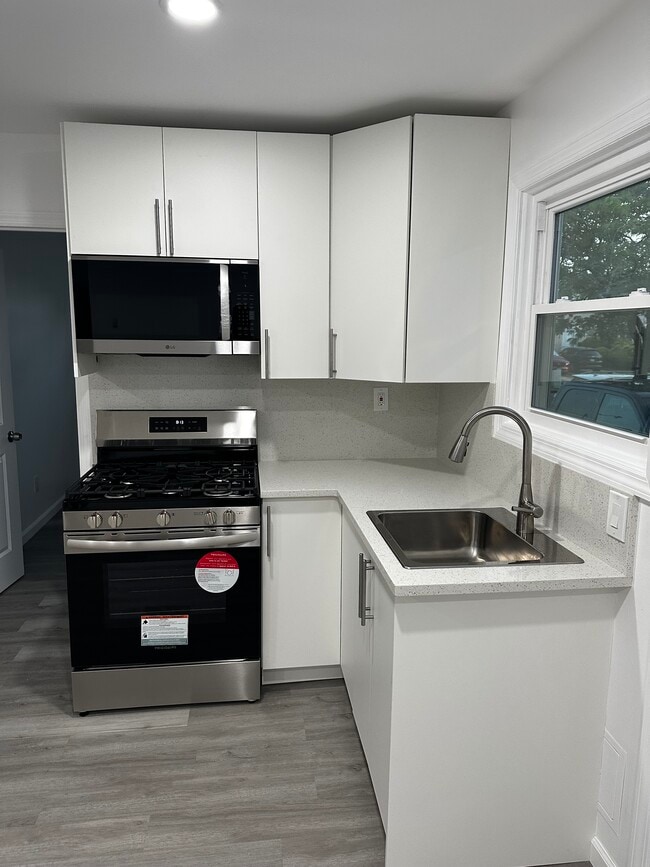 Building Photo - 179 Ada Dr