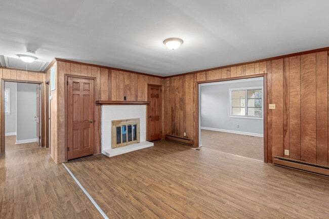 Building Photo - Large Brick Ranch, New Wood Like Flooring Throughout, Just Painted, LR, Den, Sun Room, Carport!