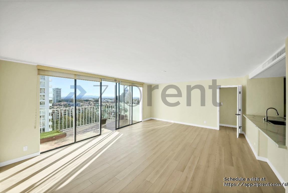 Building Photo - 2160 Century Pk E