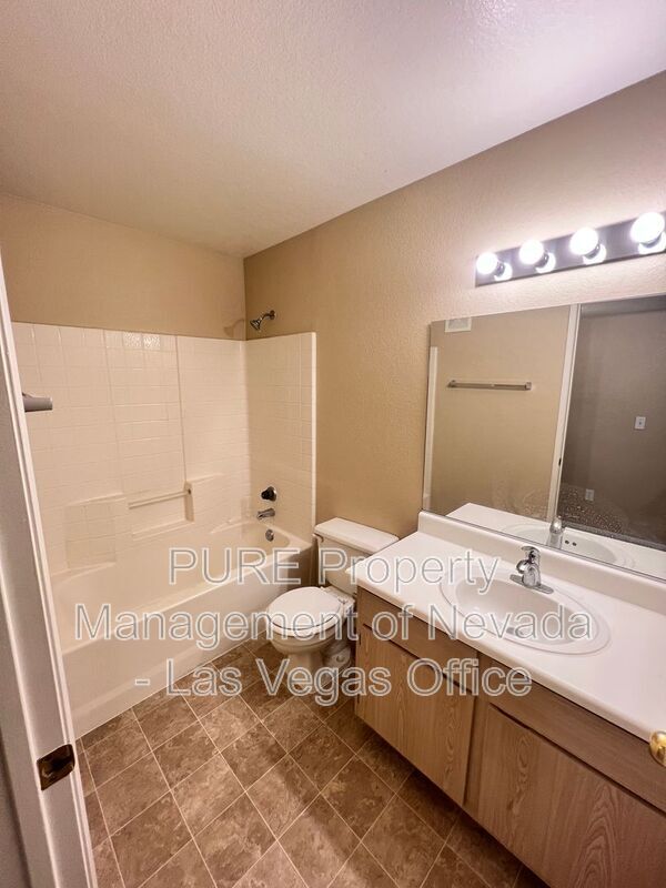 Building Photo - 7885 W Flamingo Rd