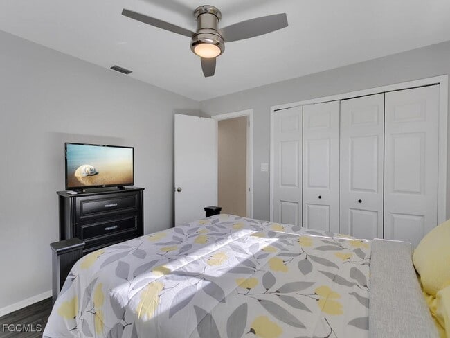 Building Photo - 908 SE 35th Terrace