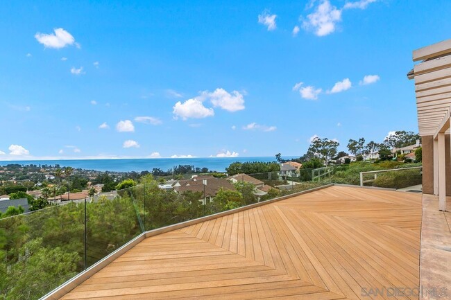 Building Photo - 2097 Caminito Capa