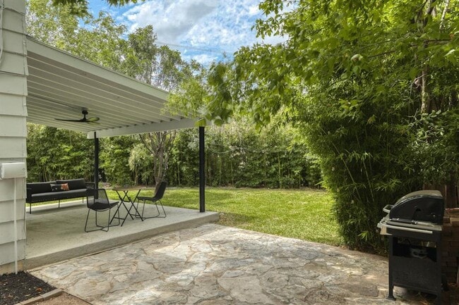 Building Photo - 3006 Burning Oak Dr