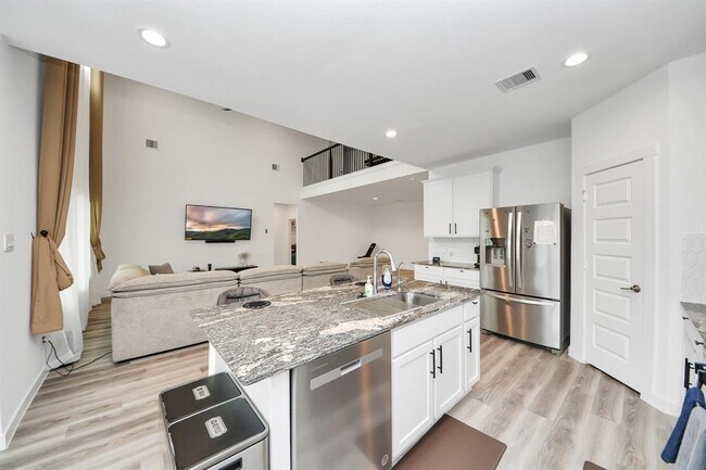 Building Photo - 31515 Avebury Lake Ln