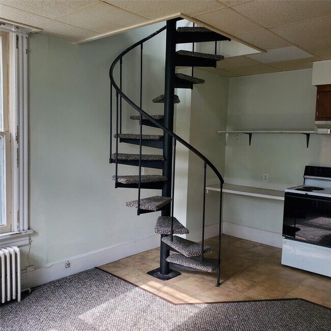 Building Photo - 111 Vineyard Ave