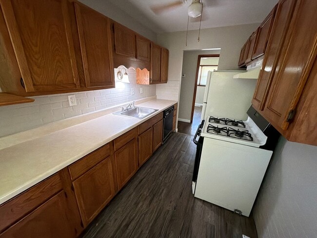 Building Photo - 457 Shepley Dr