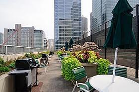 Building Photo - 345 N La Salle Dr