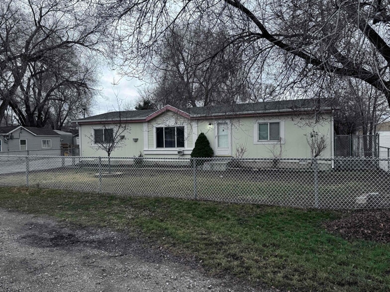 Building Photo - 1627 W Malvern Ave