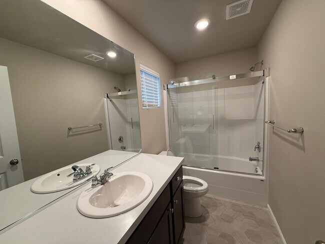 Building Photo - Spacious, modern 5-bed, 2.75-bath in sought-after Daisy Crossing Community in Sultan