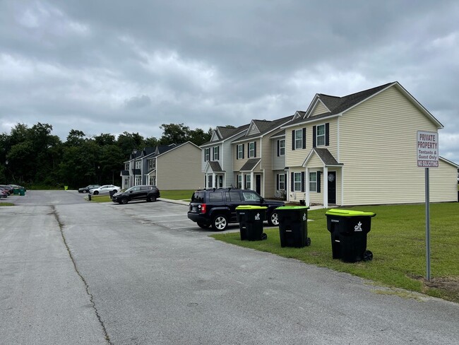 Building Photo - Great Townhome!