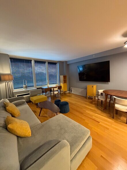 Building Photo - 600 12th St