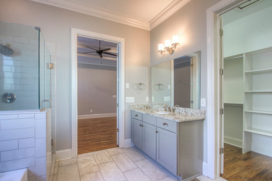 Building Photo - 9112 Keats St