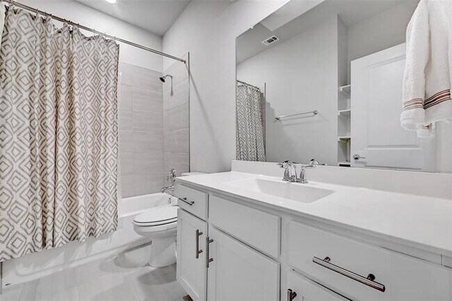 Building Photo - 5309a Baythorne Dr