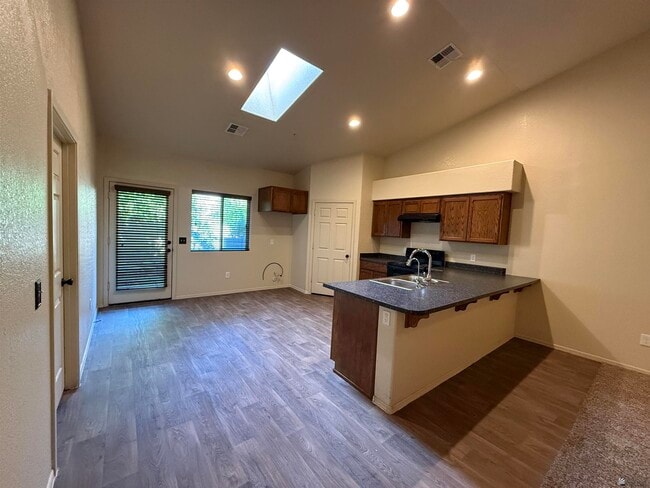 Building Photo - 3074 S Todd Ave