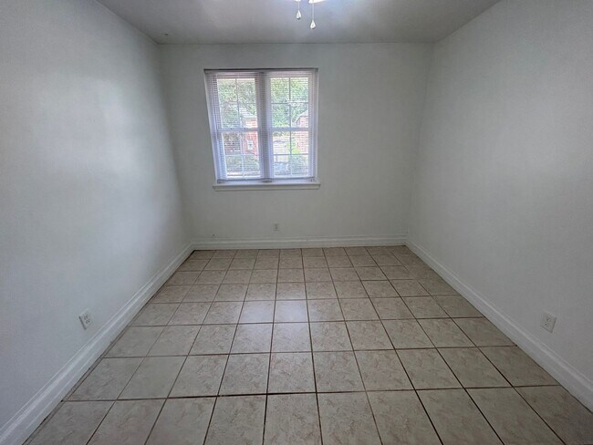Building Photo - 403 S Waccamaw Ave