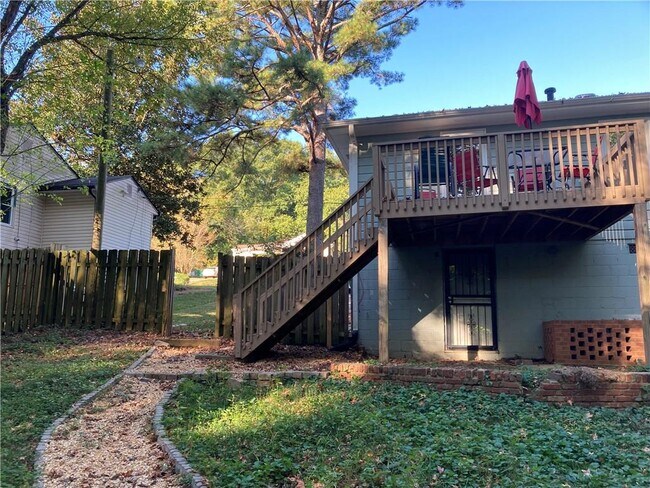 Building Photo - 2046 Settle Cir SE