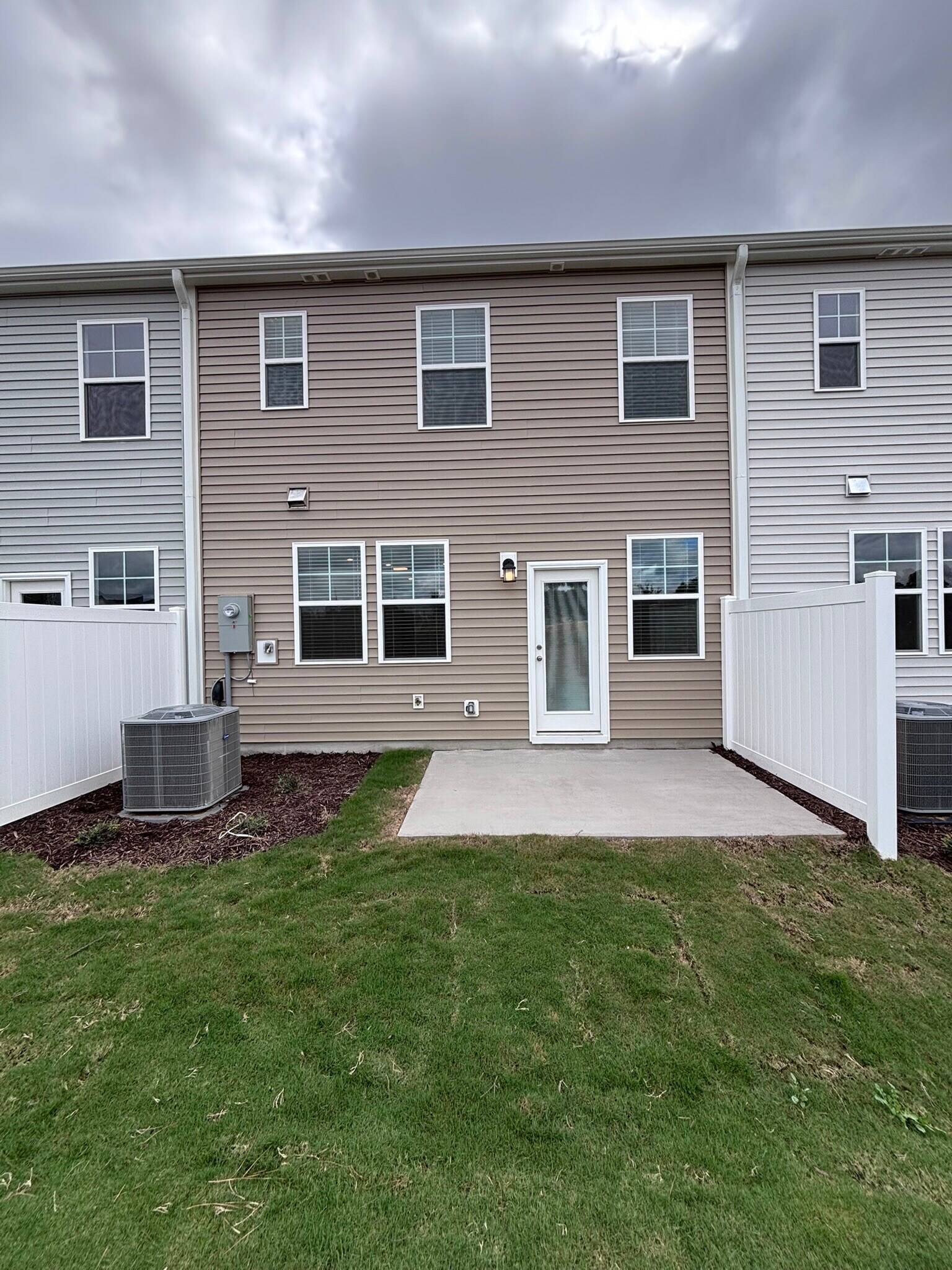 Building Photo - 78 Blossom Field Way