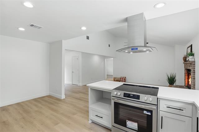 Building Photo - 300 Hidden Valley Dr