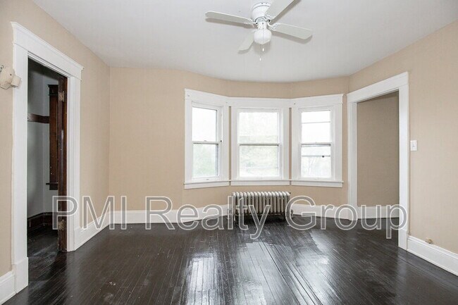 Building Photo - 888 Evangeline Rd