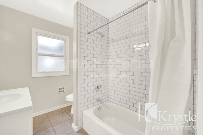 Building Photo - 2420 Alameda St