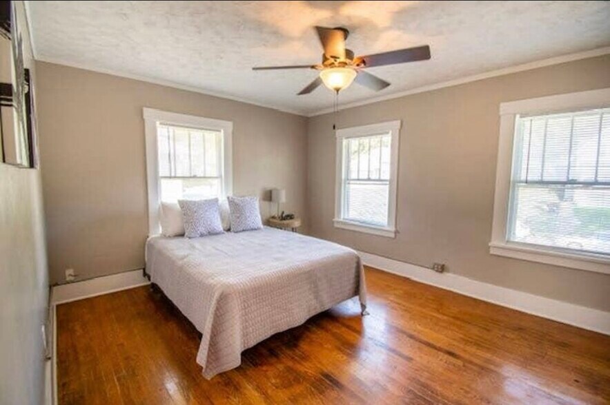 Master Bedroom - 626 N 41st Ave