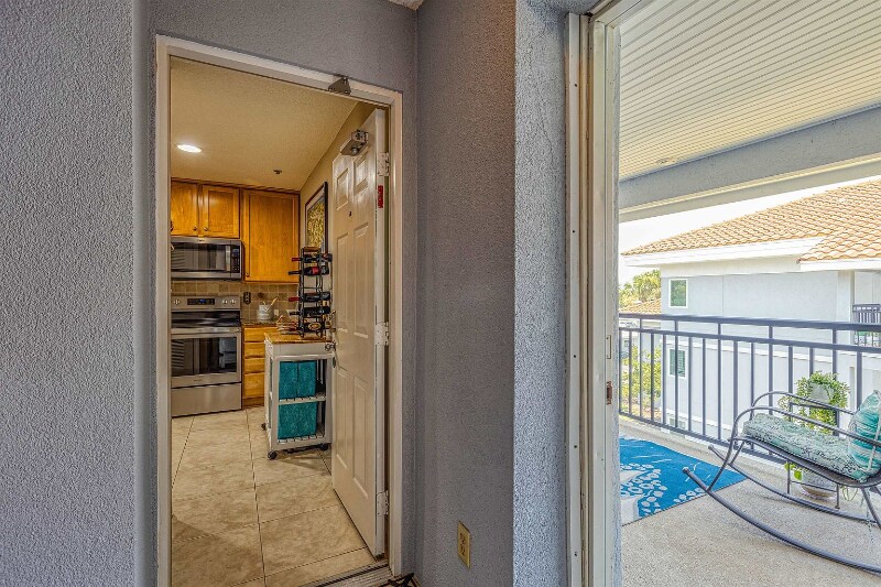 Building Photo - 201 10th Ave N