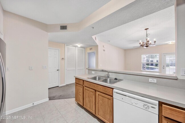 Building Photo - 575 Oakleaf Plantation Pkwy