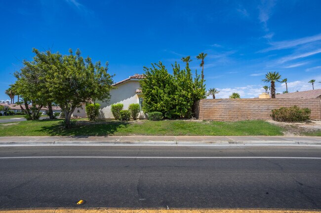 Building Photo - 44210 Mariposa Ct